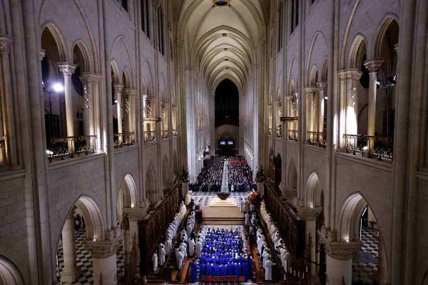 Notre Dame abre sus puertas