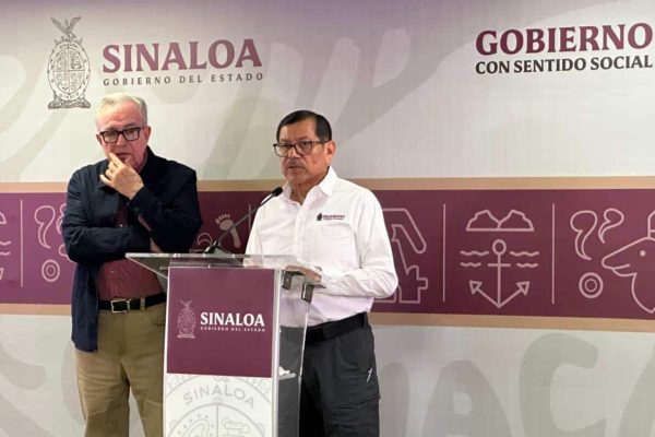 Secretario de Seguridad Pública, Gerardo Mérida Sánchez, junto al gobernador Rubén Rocha Moya