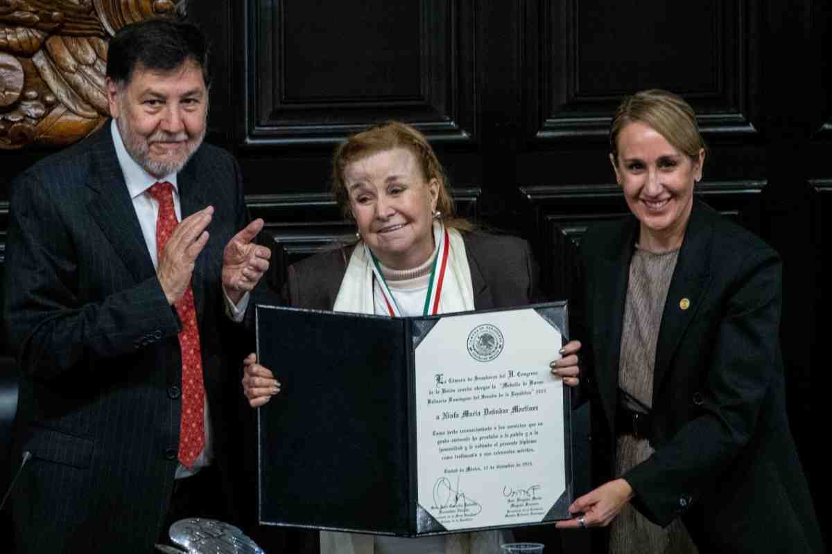 medalla belisario dominguez Ninfa Deándar Martínez AMLO