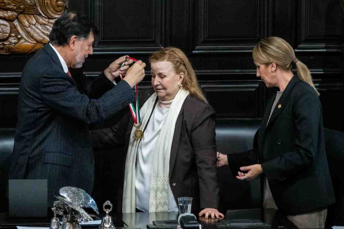 medalla belisario dominguez Ninfa Deándar Martínez AMLO