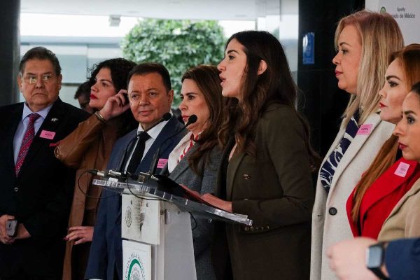 conferencia prensa representantes empresariales de Sinaloa en el Congreso