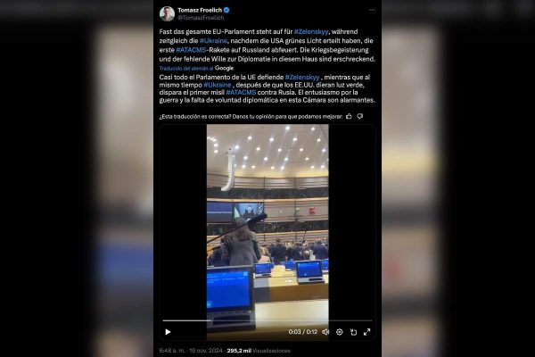 El video en realidad es de una sesión para conmemorar los mil días desde la invasión rusa y no se hace mención de los misiles de largo alcance suministrados por Estados Unidos. 