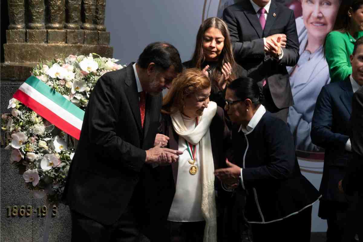medalla belisario dominguez Ninfa Deándar Martínez AMLO rosa icela rodriguez
