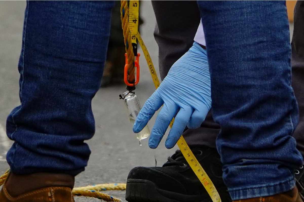 Hallan toma clandestina en Calzada México-Tacuba, tras reportes ciudadanos de olor a combustible