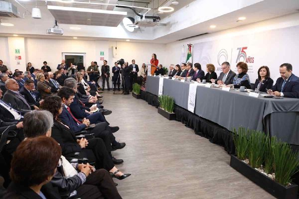 Universidades, empresas y gobierno buscan impulsar formación profesional con énfasis en tecnología; apuestan a Educación Dual