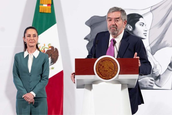 Canciller Juan Ramón de la Fuente y la presidenta Claudia Sheinbaum