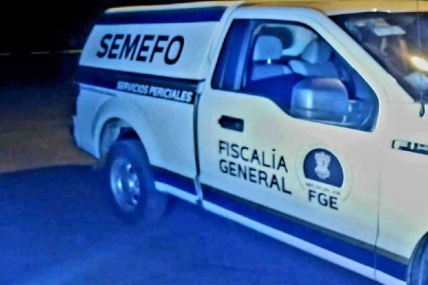 Localizan los cuerpos de dos agentes de la FGR en la carretera Apatzingán-Buenavista en Michoacán