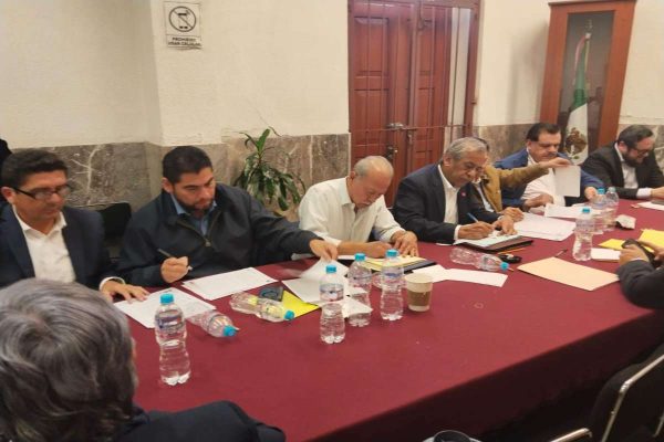 Trabajadores de Salud alcanzan acuerdos con Gobernación tras bloqueos; se reunirán el viernes 