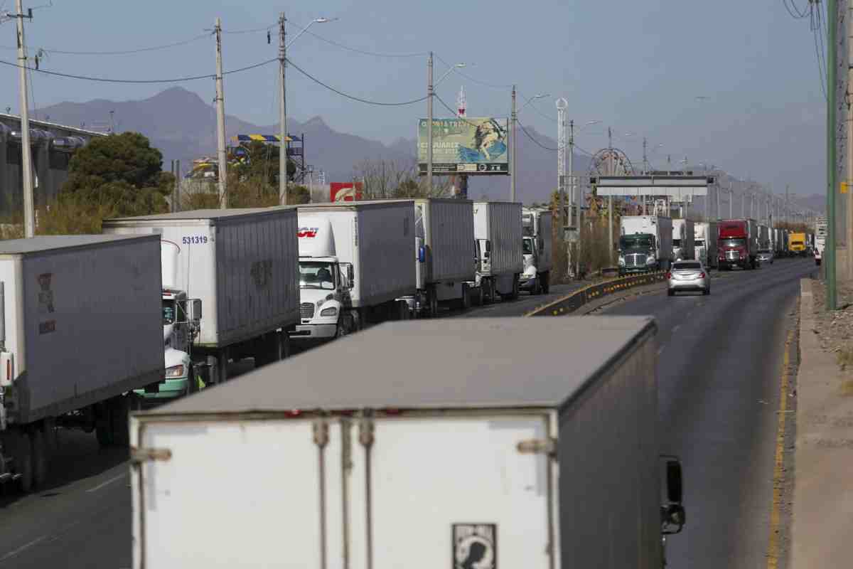Congestión vial en el puente internacional Zaragoza-Ysleta, en Ciudad Juárez. Foto: Cuartoscuro