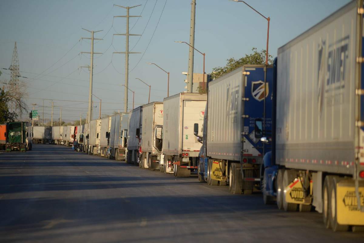 Sheinbaum analiza fotomultas al transporte de carga para evitar accidentes en carreteras