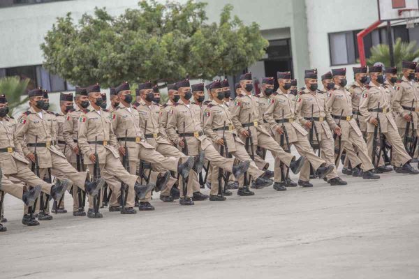 Detienen a dos profesores de escuela militarizada por presunta tortura a adolescentes en Edomex