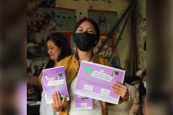 Marreros durante un taller de reporteras comunitarias e integración a la radio comunitaria Tsinaka, en San Miguel Tzinacapan, Cuetzalan