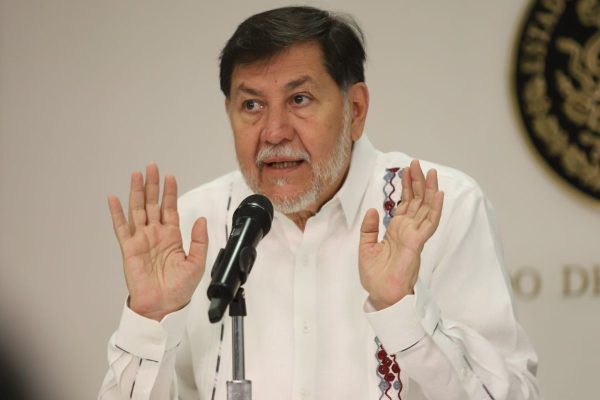 Abuchean a Fernández Noroña en Congreso Nacional del Partido del Trabajo; le exigen que se afilie