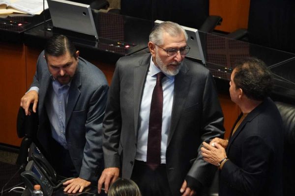 Adán Augusto dio a conocer que la iniciativa de telecomunicaciones de Sheinbaum no se aprobará en este periodo