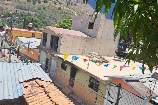 Casa baleada e incendiada en la comunidad de Yextla, Guerrero