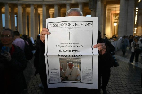 Derrame cerebral y paro cardíaco fueron las causas de muerte del papa Francisco, informa el Vaticano