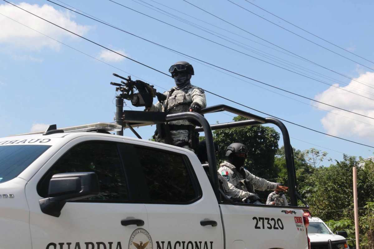 Detención de presunto criminal en Tabasco provoca bloqueos y quema de autos en carreteras