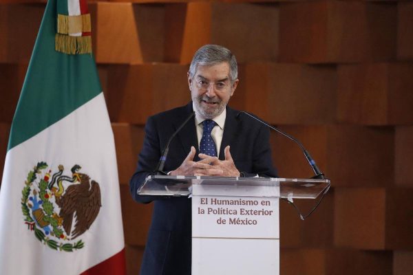 Juan Ramón De la Fuente durante su discurso en el evento evento _El Humanismo en la Política Exterior de México_