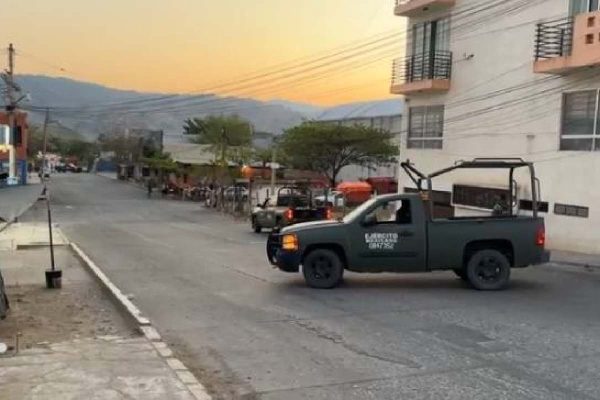 Matan a policía municipal y a elemento de la Guardia tras frustrar asalto en Pinotepa Nacional, Oaxaca
