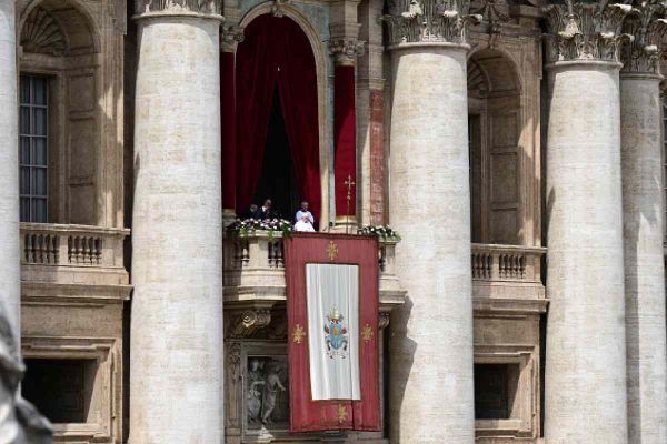 Papa Francisco recibe “unos minutos” al vicepresidente de EU, JD Vance, durante la Pascua