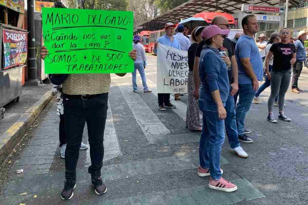 Trabajadores de Mejoredu protestan por quinta ocasión en exigencia de certeza laboral; cierran vialidades