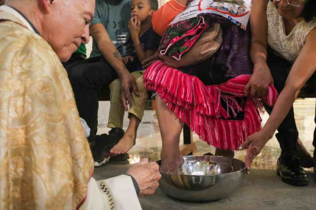 lavatorio pies migrantes jueves santo