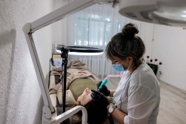 Aplicación de botox en ucrania durante la guerra con Rusia