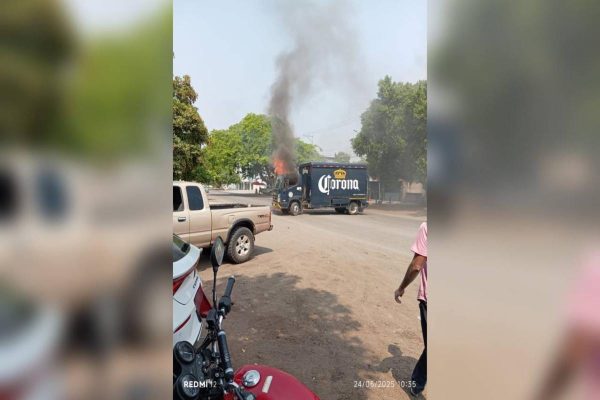 Asesinan a dos policías municipales en Tingüindín, Michoacán y en Apatzingán sujetos realizan bloqueos