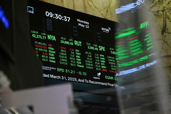Bolsas de Nueva York y Hong Kong presentaron alzas tras acuerdo de pausa en la guerra comercial