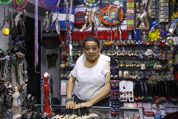 Bukele contra pandillas: vendedores dicen hay paz en San Salvador, pero los desalojan por turismo