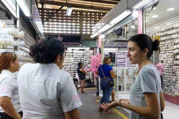 Bukele contra pandillas: vendedores dicen hay paz en San Salvador, pero los desalojan por turismo 