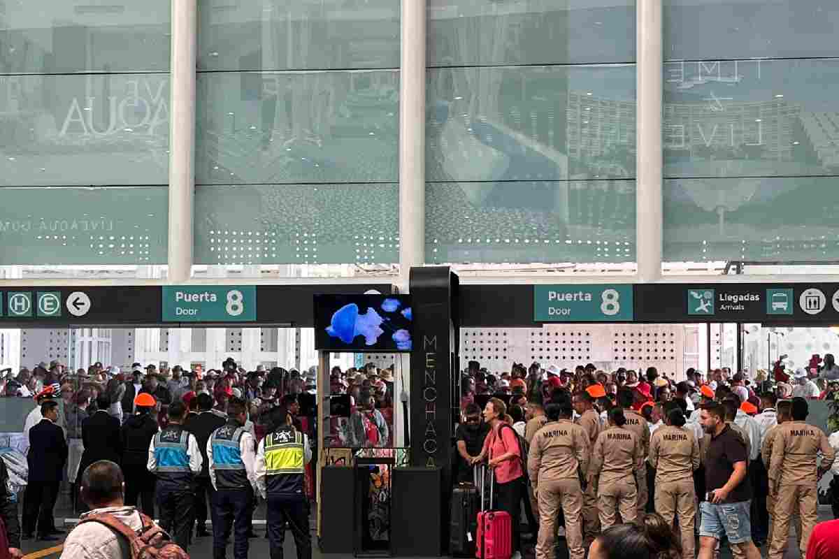 CNTE protesta en terminales 1 y 2 del AICM