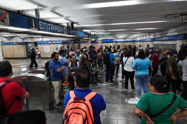 CNTE protesta en CDMX: permiten acceso gratuito a usuarios en Metro; alista marcha y toma de casetas