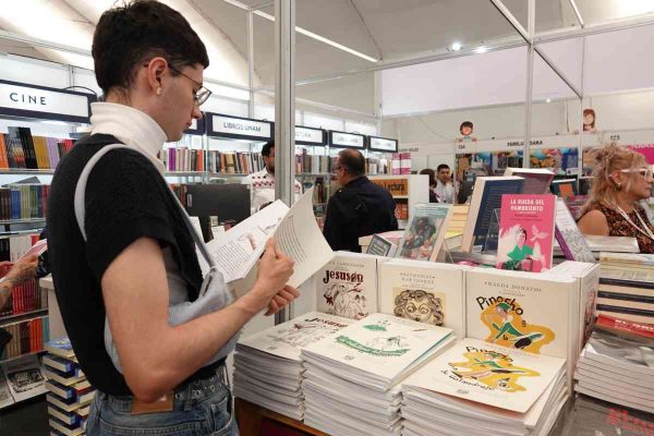 Cae carpa principal de la Feria del Libro en Explanada de Nezahualcóyotl, Edoméx; hay 5 lesionados
