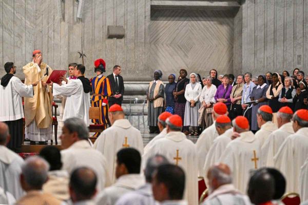 Cardenales realizan reunión preparatoria en el Vaticano para encontrar al sucesor del papa Francisco