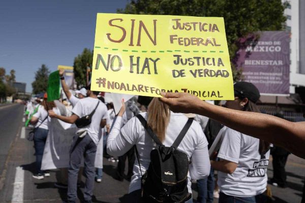 Cartel en contra de al reforma judicial