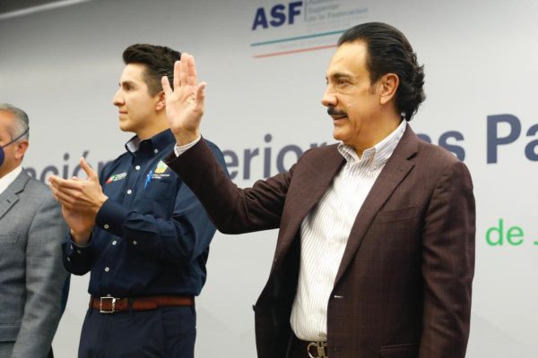 César Román Mora con Omar Fayad