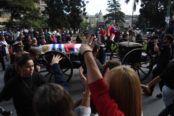 Cortejo fúnebre de José _Pepe_ Mujica por las calles de Uruguay