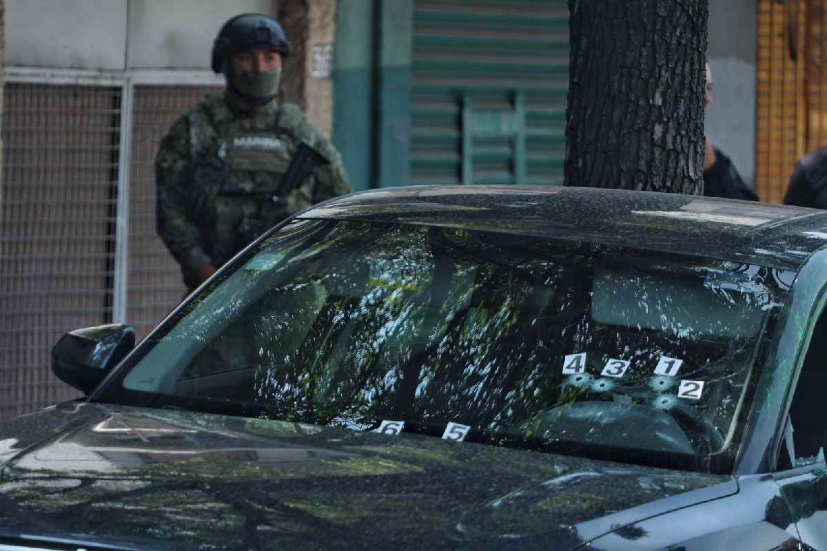 Disparos en el cristal del auto de Ximena Guzmán, servidora pública asesinada este martes