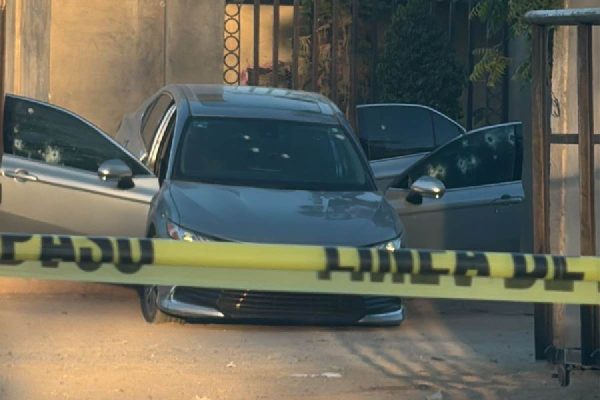Dos agentes de la Fiscalía de Sonora disparan contra abogado y huyen; habrían confundido el vehículo