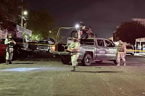 Elementos de seguridad donde sujetos armados atacaron y mataron a dos personas durante una fiesta en Culiacán, Sinaloa
