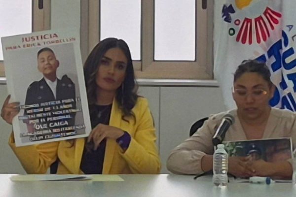 “A Erick lo asesinaron”: golpes fueron la causa de muerte, dice su madre; academia descarta homicidio