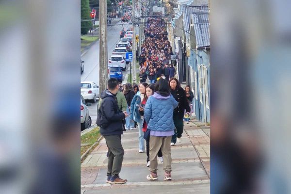 Evacuación de ciudadanos en Chile tras sismo y alerta de tsunami