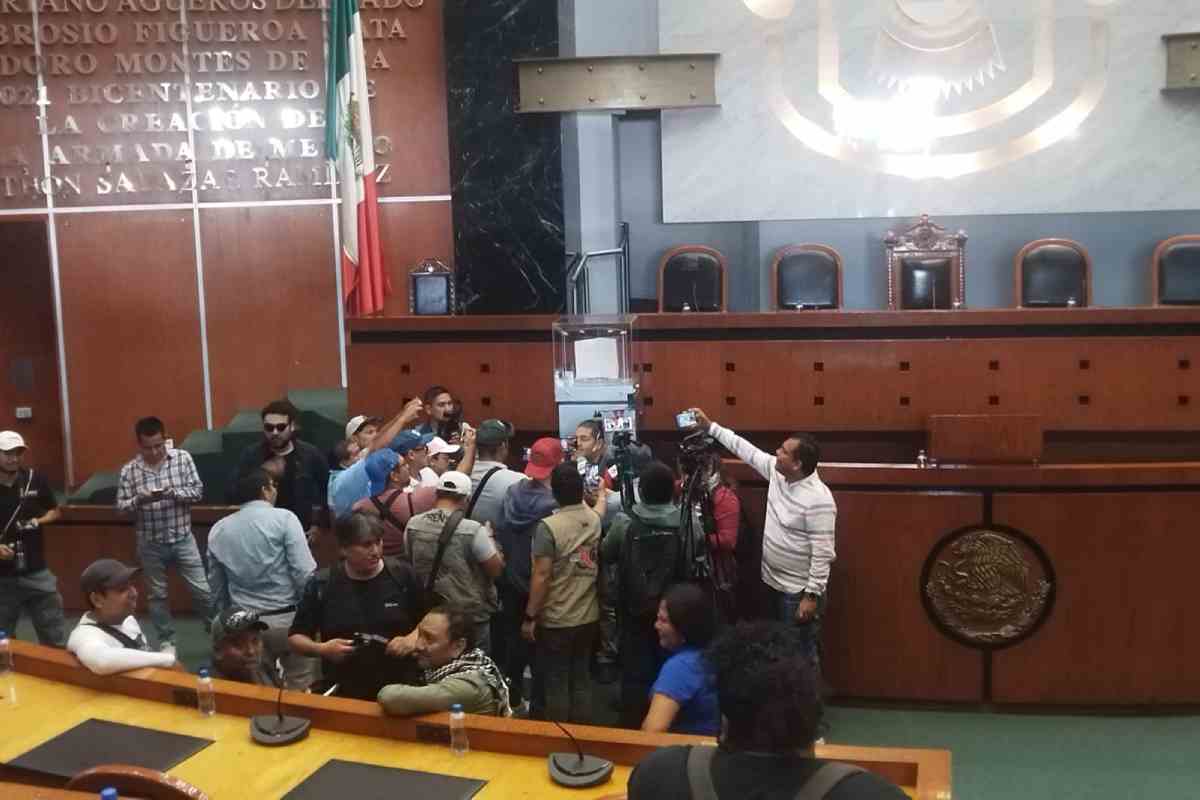 Guerrero diputado amenaza fotoperiodista protesta