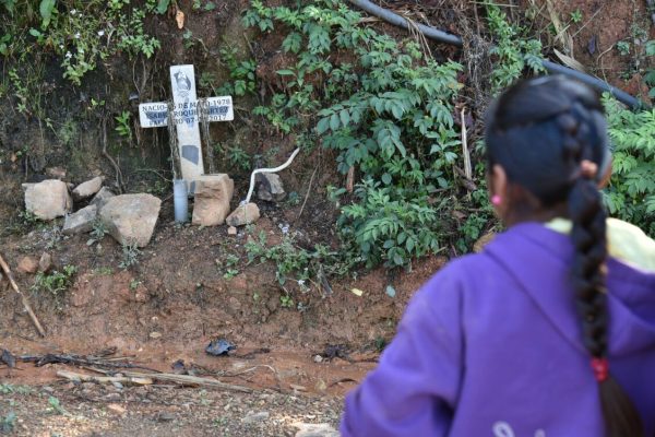 Isabel fue asesinada por su esposo a machetazos porque no le pasó unos clavos, mientras ella lavaba la ropa.
