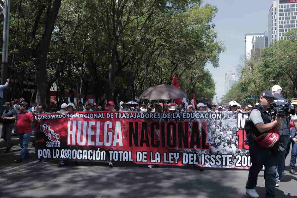 Marcha de la CNTE rumbo al zócalo