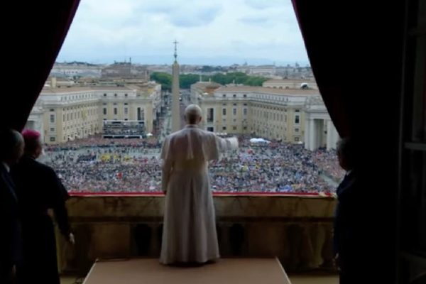 “Nunca más la guerra!”: papa León XIV pide por la paz en Ucrania y Gaza en su primera misa dominical
