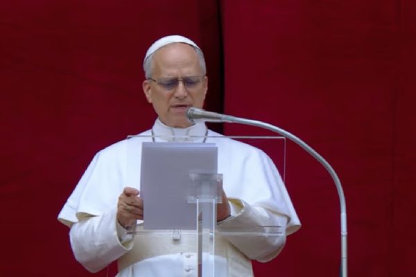 “Nunca más la guerra!”: papa León XIV pide por la paz en Ucrania y Gaza en su primera misa dominical