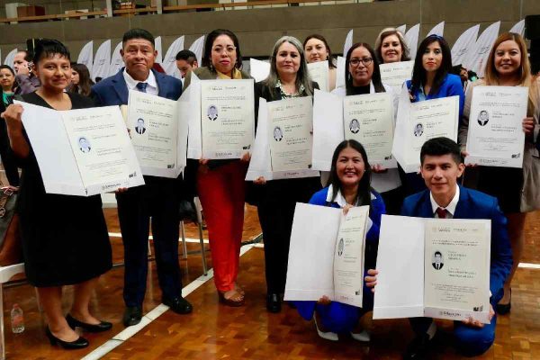 Profesionales titulados que obtendrán su cédula profesional en línea