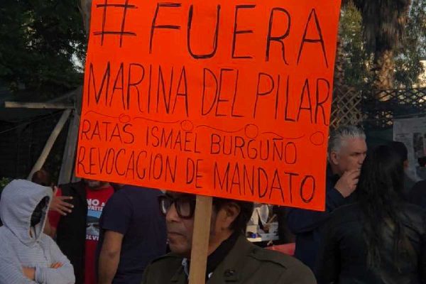 Protestan contra gestión de Marina del Pilar en Tijuana y Ensenada; gobernadora responde con mítin